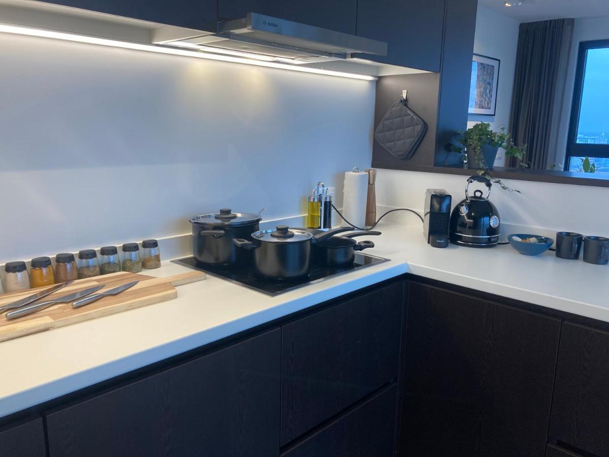 London Tower Apartments - アントウェルペン エクステリア 写真