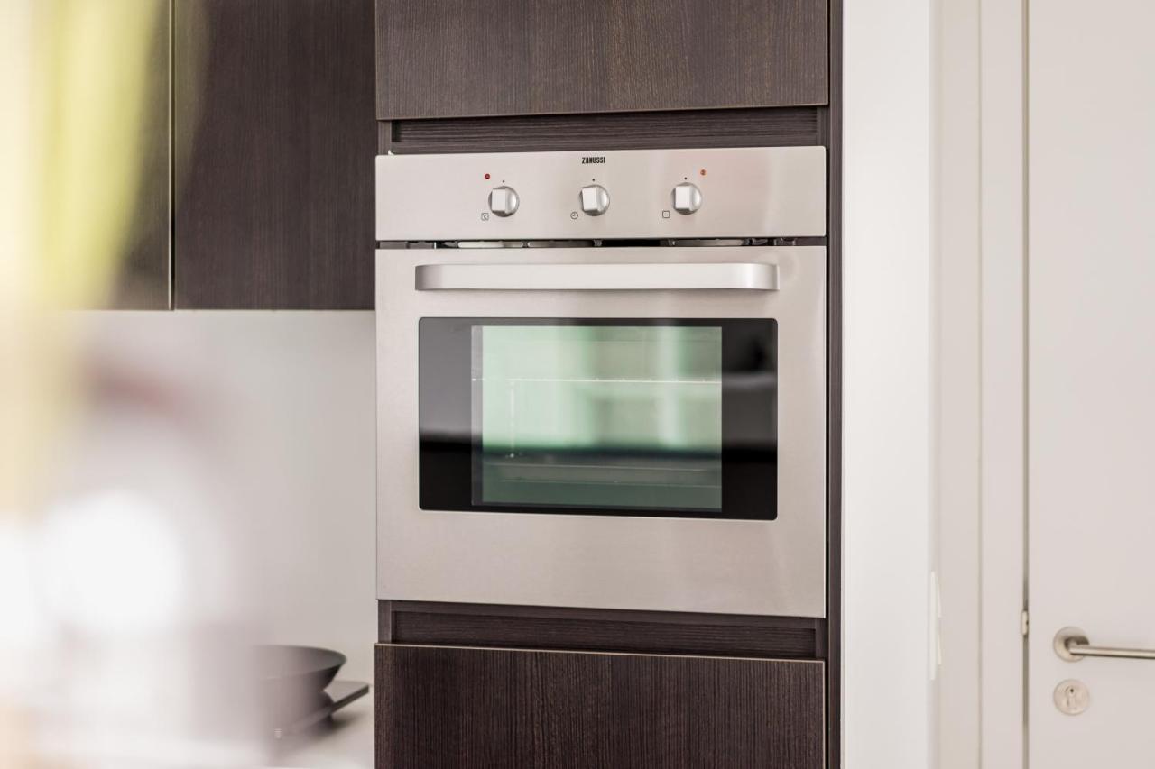 London Tower Apartments - アントウェルペン エクステリア 写真
